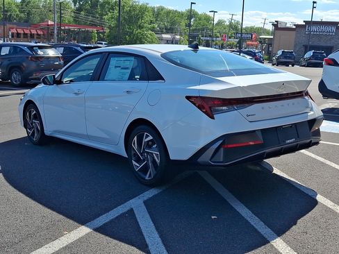 New 2026 Hyundai Elantra Limited FWD image 4