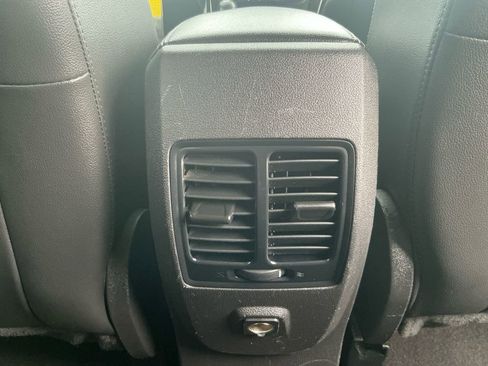 Used 2018 Ford Escape SE w/ SE Sport Appearance Package image 19