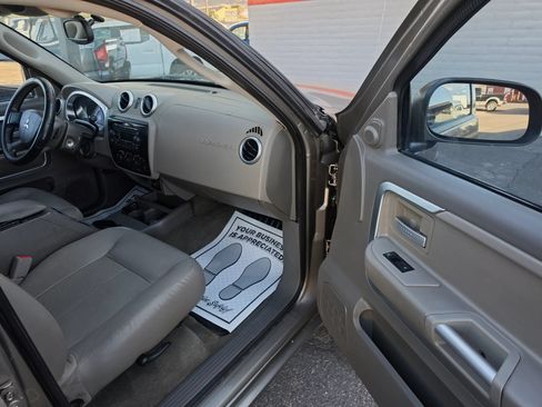 Used 2006 Mitsubishi Raider XLS AWD/4WD image 16