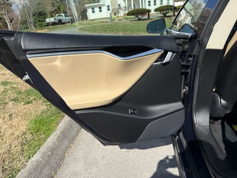 Used 2014 Tesla Model S 85 image 24