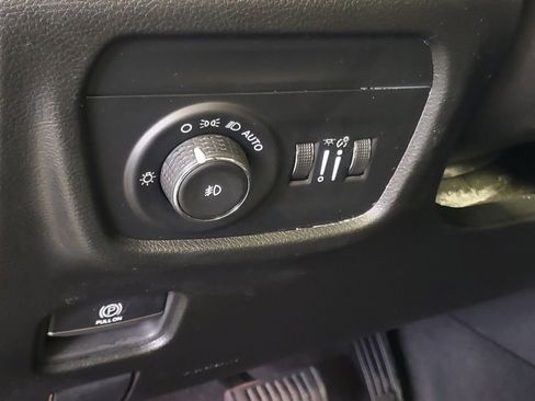 Used 2024 Jeep Grand Cherokee L Limited w/ Luxury Tech Group II image 16