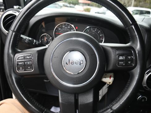 Used 2014 Jeep Wrangler Sahara w/ Connectivity Group image 11