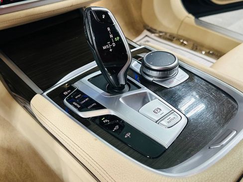 Used 2020 BMW 740i xDrive AWD/4WD image 14
