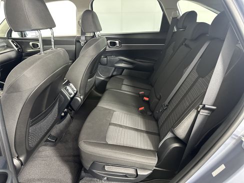 Used 2023 Kia Sorento LX image 7