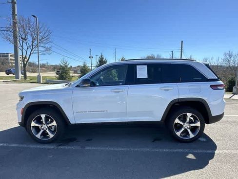 Used 2023 Jeep Grand Cherokee Limited image 2