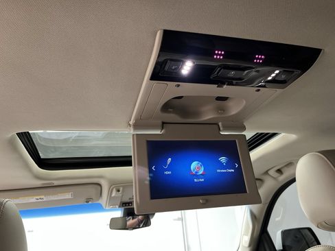 Used 2018 Cadillac Escalade ESV Premium Luxury AWD/4WD image 8