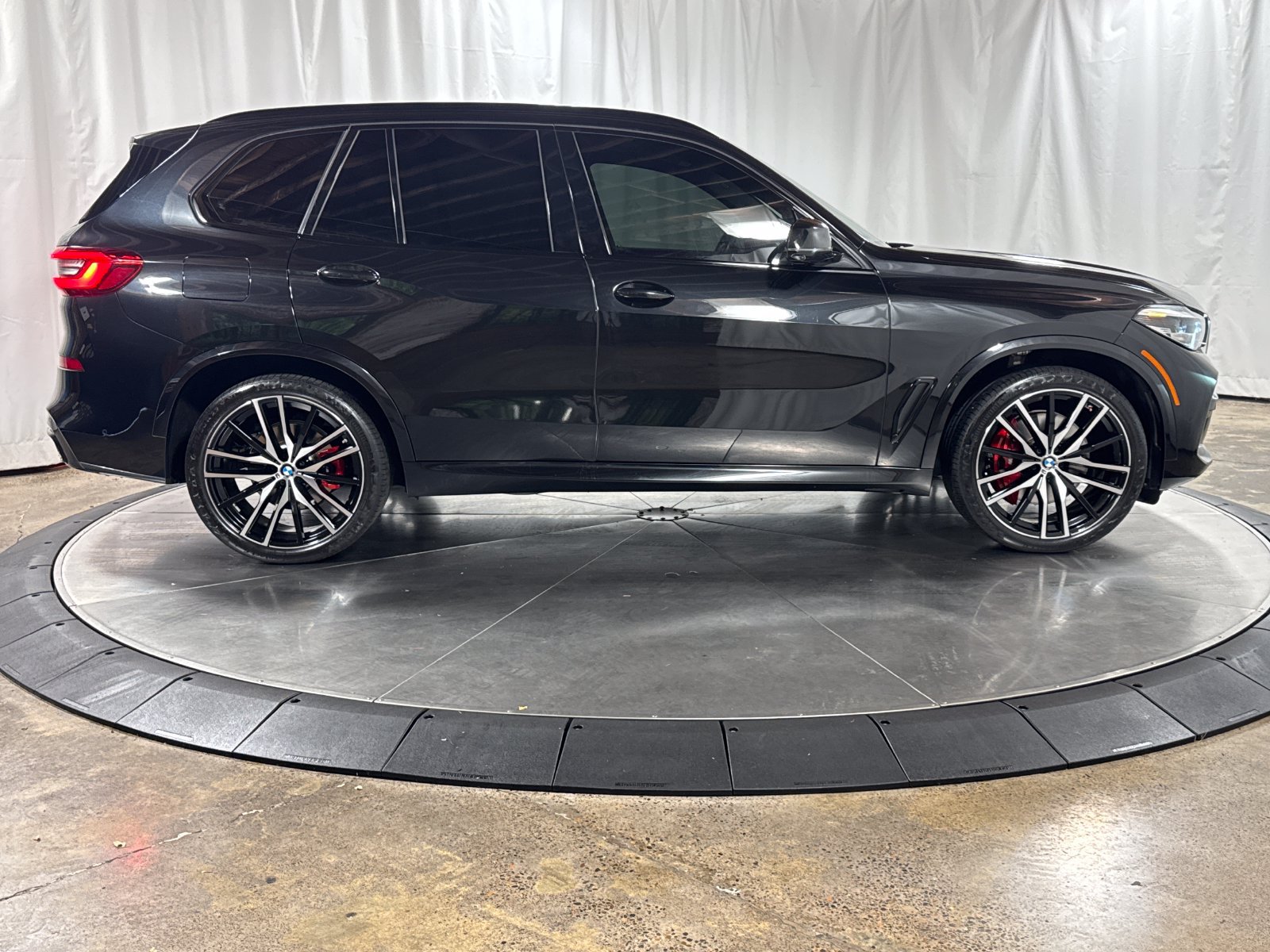 Used 2023 BMW X5 xDrive40i w/ M Sport Package AWD/4WD image 6