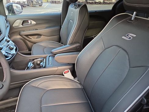 New 2026 Chrysler Pacifica Limited w/ S Appearance Package image 19