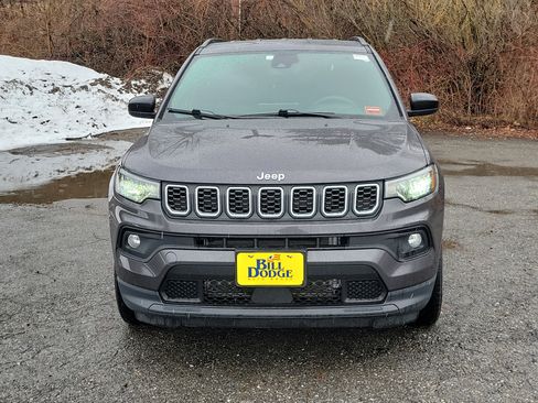 Used 2024 Jeep Compass Latitude AWD/4WD image 2