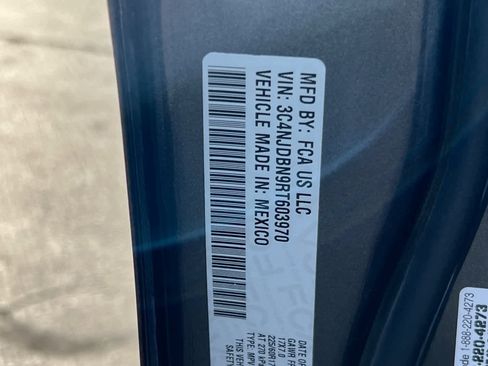 Used 2024 Jeep Compass Latitude image 33