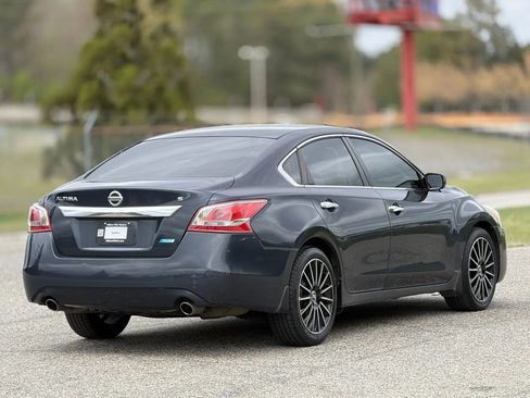 Used 2013 Nissan Altima 2.5 S FWD image 9
