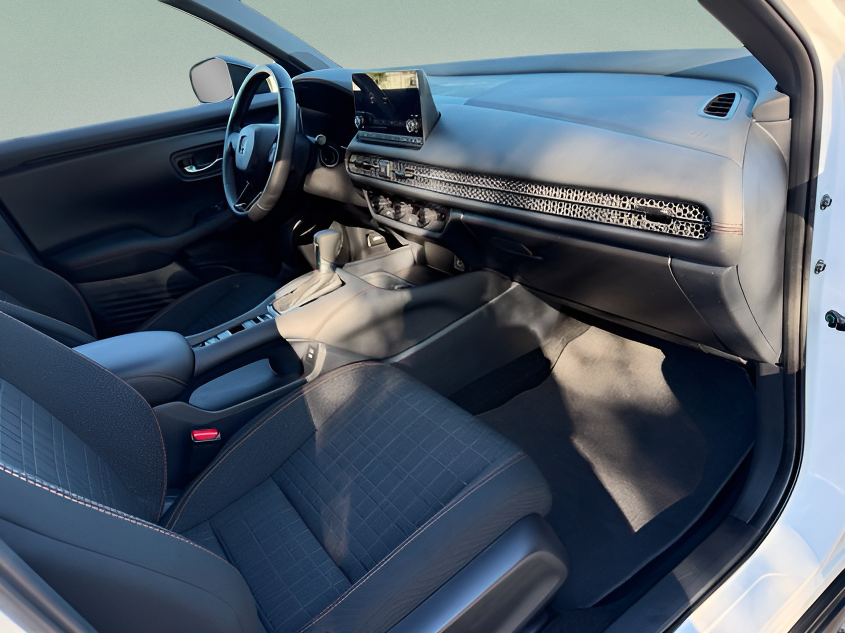 Certified 2025 Honda HR-V Sport image 27