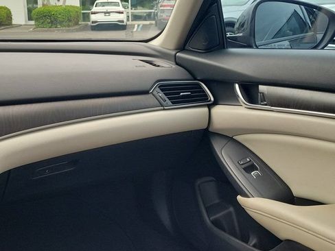 Used 2018 Honda Accord EX image 4