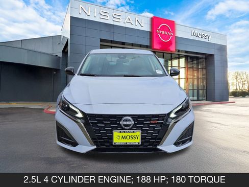 New 2025 Nissan Altima 2.5 SR image 4