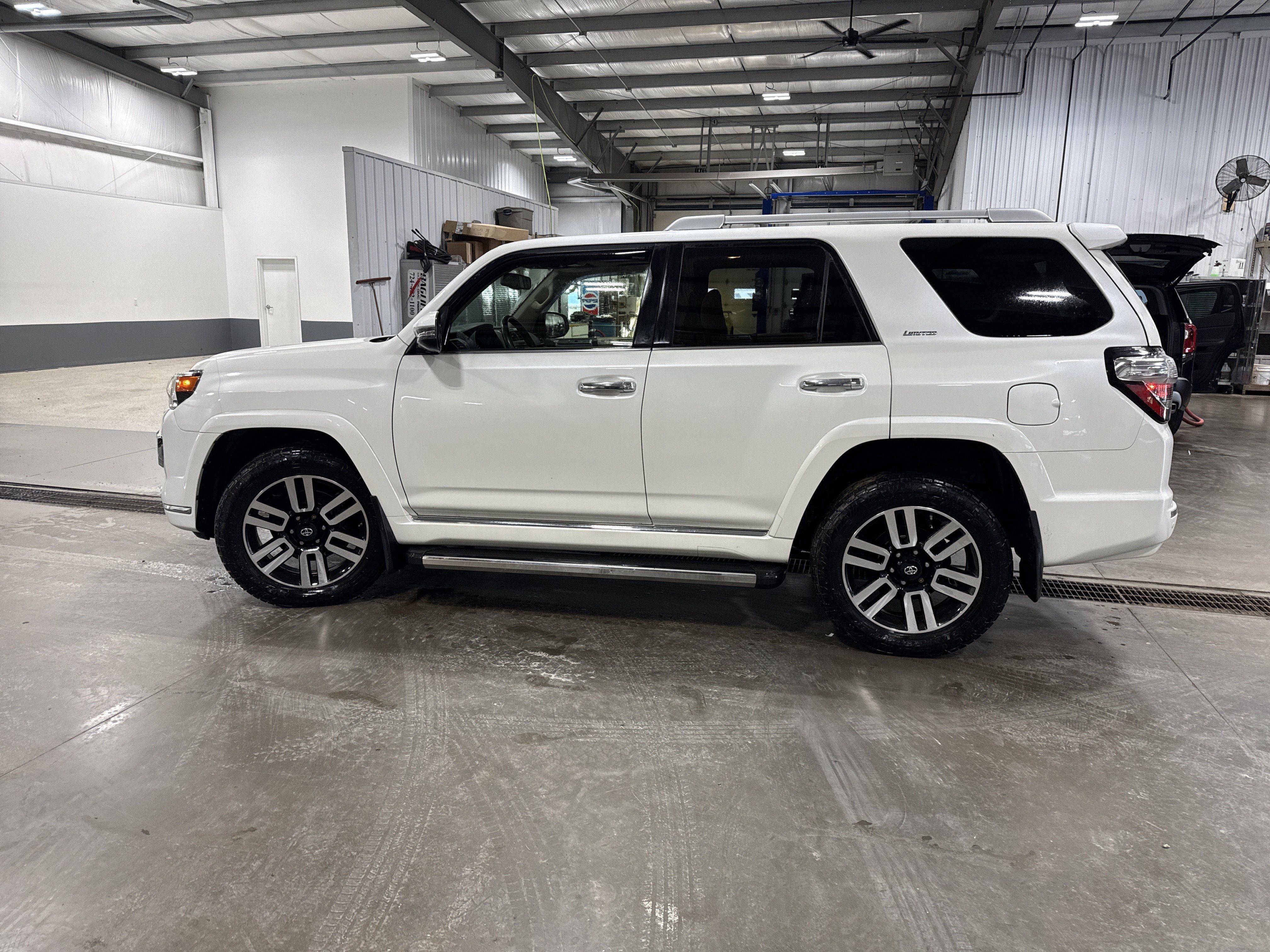 Used 2015 Toyota 4Runner Limited AWD/4WD image 4