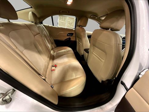 Used 2016 Chevrolet Malibu LT FWD image 25