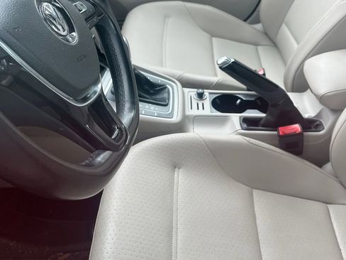 Used 2015 Volkswagen Golf TDI S FWD image 5