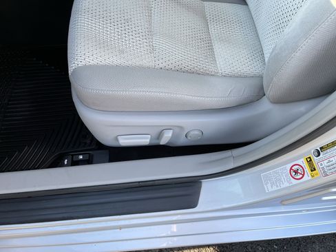 Used 2013 Toyota Camry LE image 16