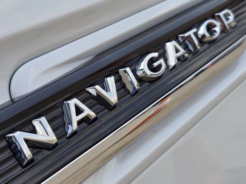 Used 2024 Lincoln Navigator L Black Label AWD/4WD image 10
