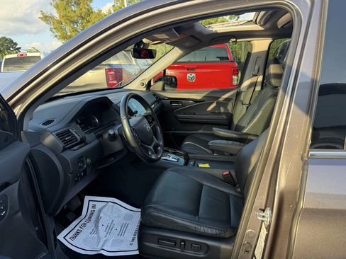 Used 2021 Honda Pilot Touring image 7