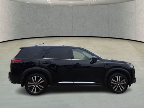 Used 2024 Nissan Pathfinder Platinum w/ Cargo Package image 4