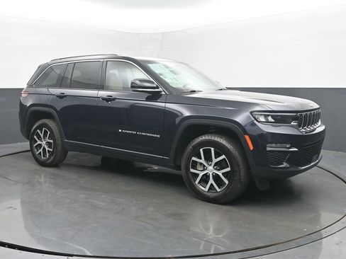 Used 2024 Jeep Grand Cherokee Limited AWD/4WD image 7