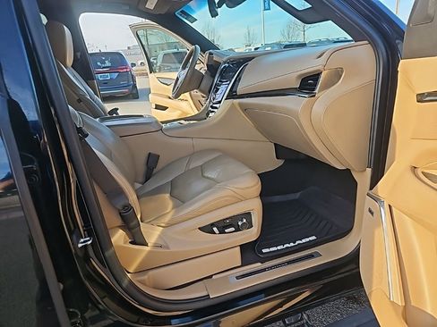 Used 2019 Cadillac Escalade Platinum image 39
