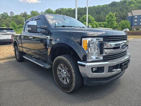 Used 2017 Ford F250 XLT w/ XLT Premium Package AWD/4WD image 3