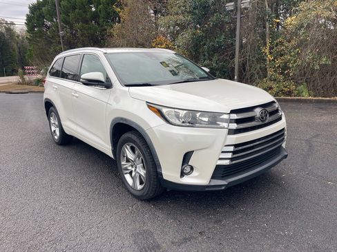 Used 2019 Toyota Highlander Limited image 1