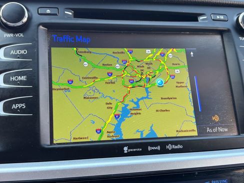 Used 2019 Toyota Highlander Plus AWD/4WD image 24