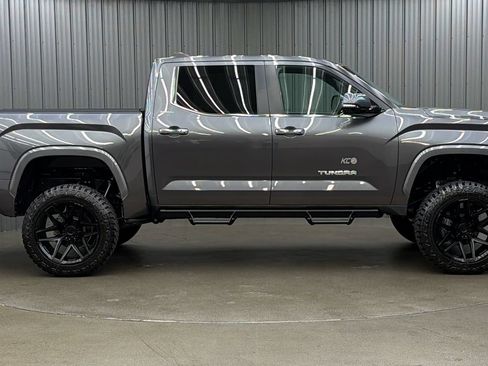 Used 2025 Toyota Tundra Limited AWD/4WD image 6