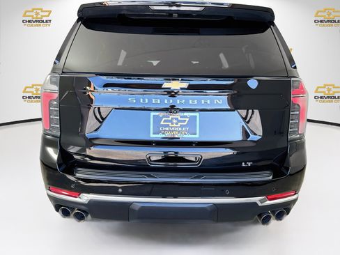 Used 2025 Chevrolet Suburban Premier AWD/4WD image 7