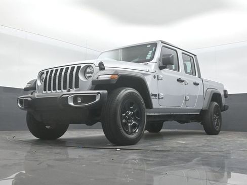 Used 2023 Jeep Gladiator Sport w/ Trailer Tow Package image 19