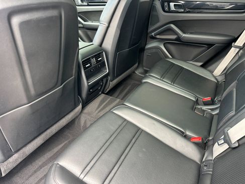 Used 2023 Porsche Cayenne Platinum Edition AWD/4WD image 13