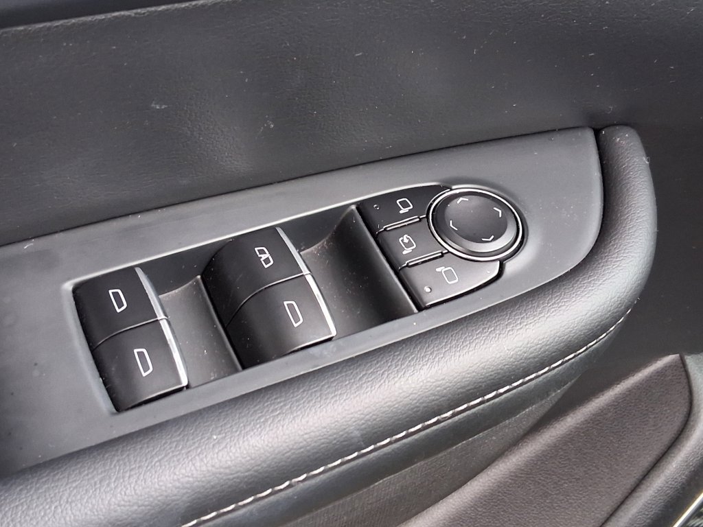 Used 2025 Buick Enclave Sport Touring w/ Power Package FWD image 17