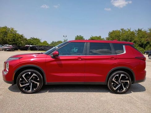 Used 2022 Mitsubishi Outlander SE FWD image 2