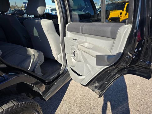 Used 2007 Jeep Commander Sport image 27