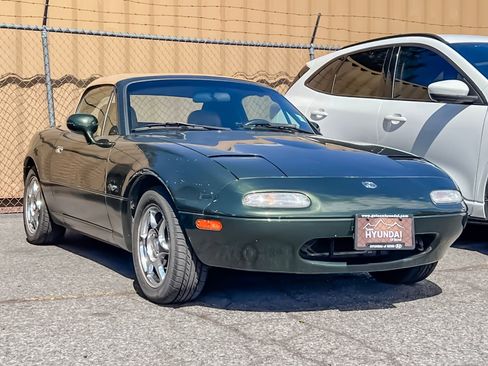 Used 1997 MAZDA MX-5 Miata image 2
