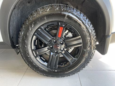 Certified 2025 Nissan Rogue SV image 18