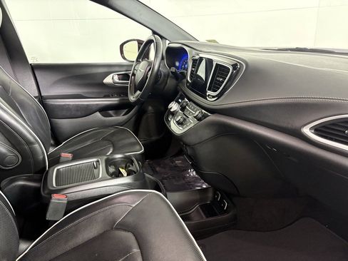 Used 2018 Chrysler Pacifica Limited w/ Advanced Safetytec Group image 12