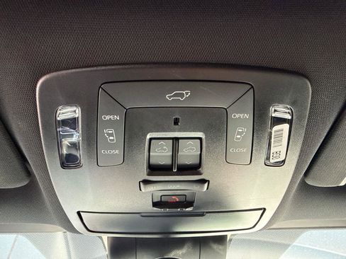 Used 2025 Toyota Sienna Limited AWD/4WD image 23