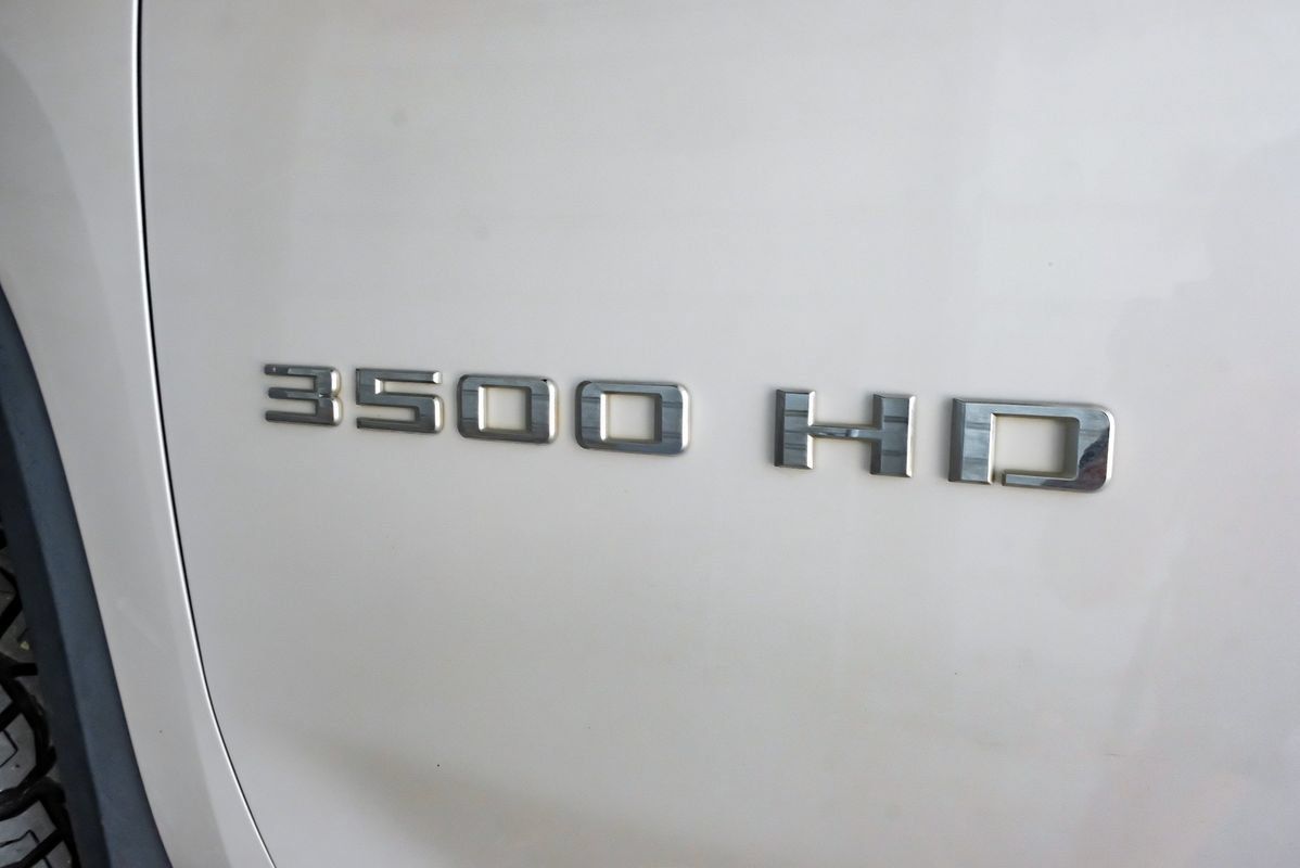 Used 2024 Chevrolet Silverado 3500 LT w/ Convenience Package AWD/4WD image 54