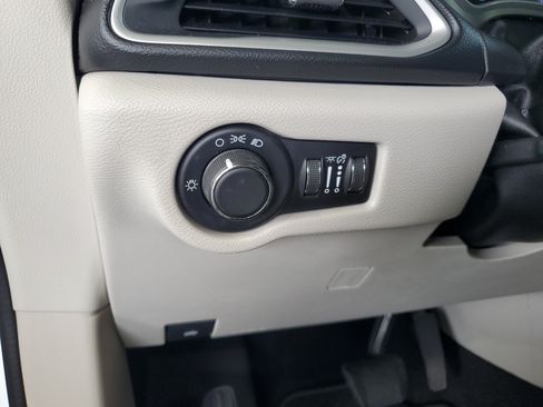 Used 2017 Chrysler Pacifica LX FWD image 22