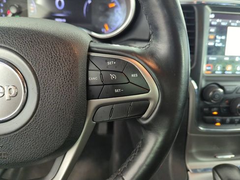 Used 2018 Jeep Grand Cherokee Altitude RWD image 22