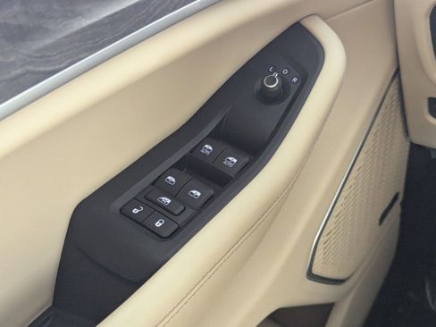 Used 2022 Jeep Grand Cherokee Limited 4xe image 19