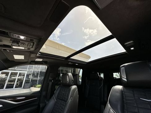 Certified 2022 Cadillac Escalade ESV Sport Platinum RWD image 30