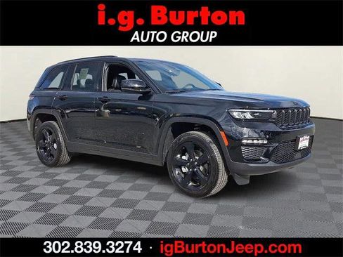 Certified 2025 Jeep Grand Cherokee Limited w/ Black Appearance Package image 1