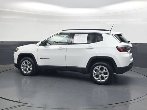 Used 2025 Jeep Compass Latitude AWD/4WD image 8