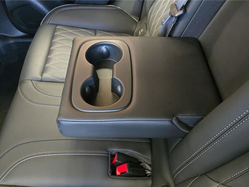 Used 2023 Buick Envision Avenir image 16