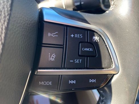 Used 2021 Toyota Highlander XLE image 29